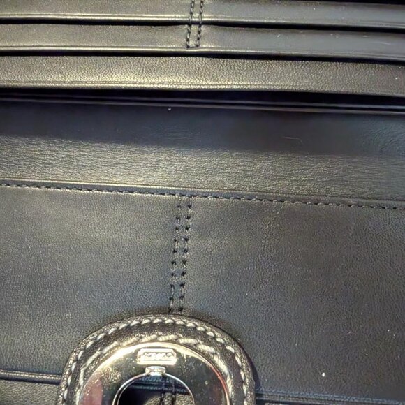 COACH BLACK LEATHER TURN LOCK LONG WALLET - Picture 7 of 10